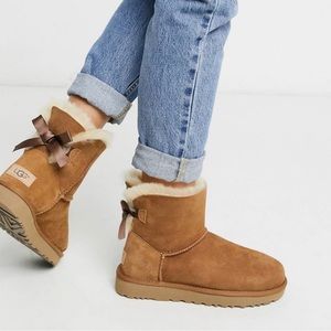 Women’s Uggs Mini Bailey Bow II Chestnut Boots Size 8 US!